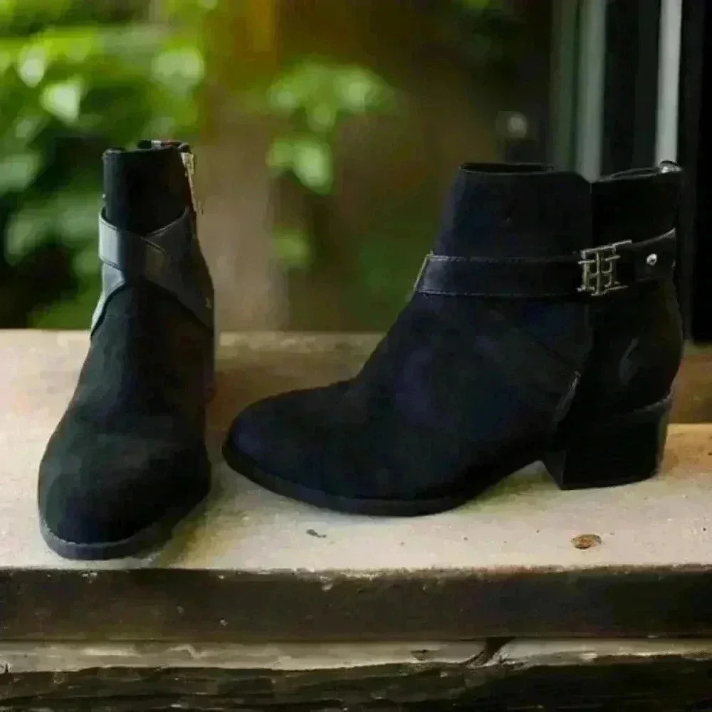Women's Black Criss Cross Booties Size 5.5 - Picture 2 of 6
